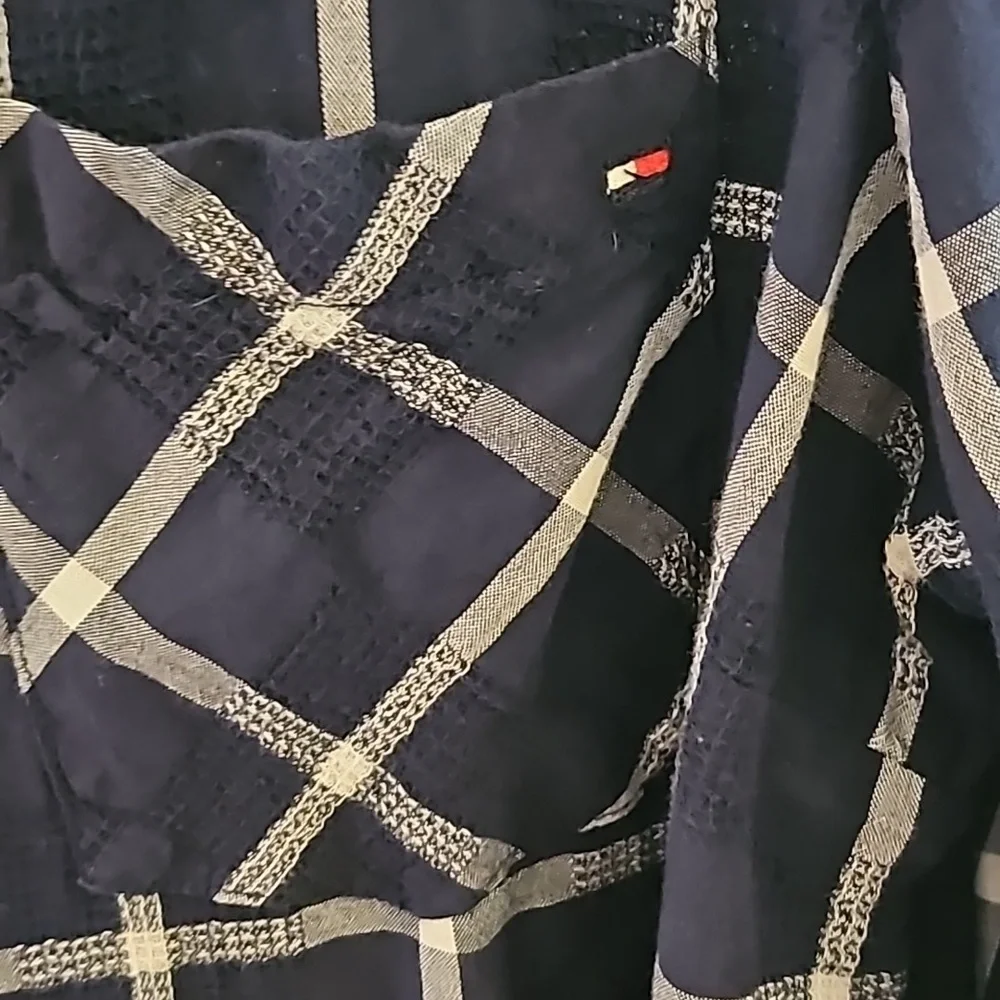 #93 Tommy Hilfiger button down top - Picture 3 of 8
